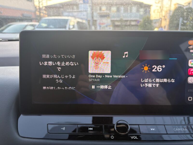 Dynamic Lyricsの歌詞がCarPlay画面に表示された様子