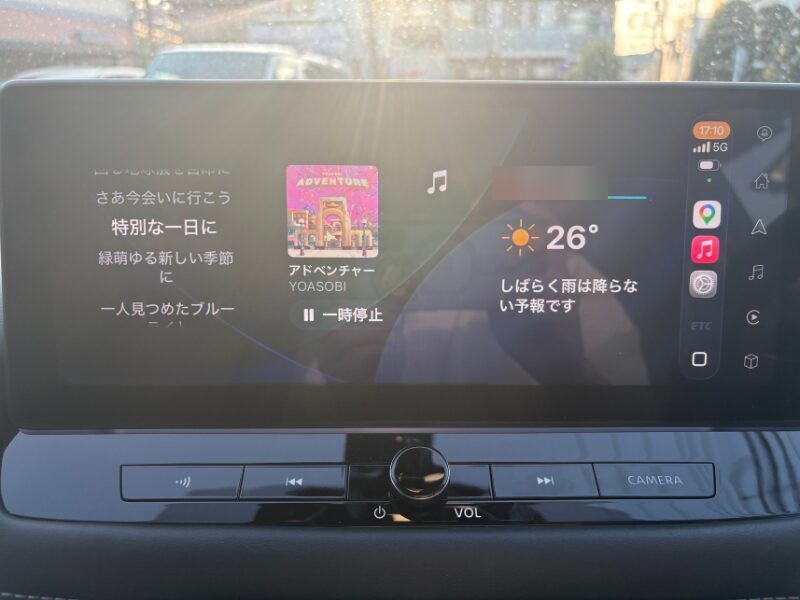 Dynamic Lyricsの歌詞がCarPlay画面に表示された様子